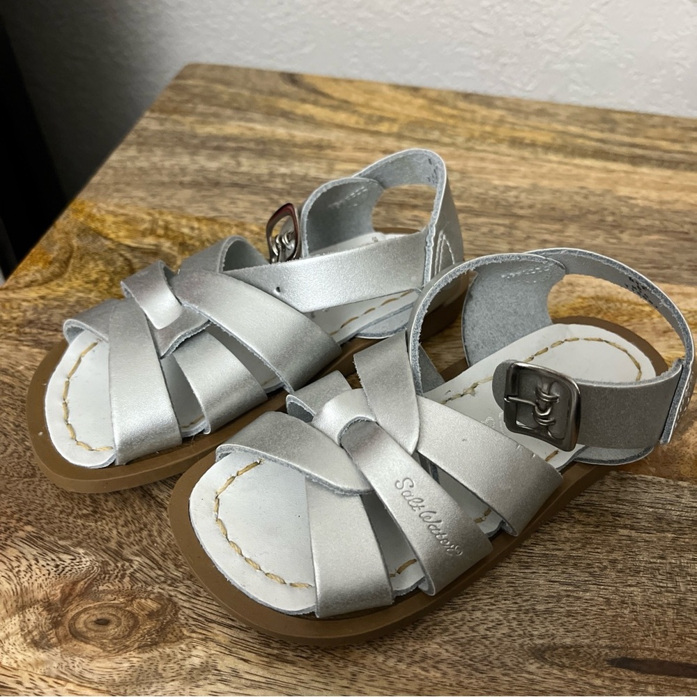 Hoy Salt Water Girls Silver  Leather Sandals Sz 6 Toddler NEW